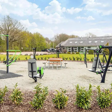 6 Person In Toftlund